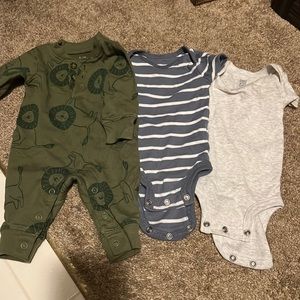 Assorted newborn clothes